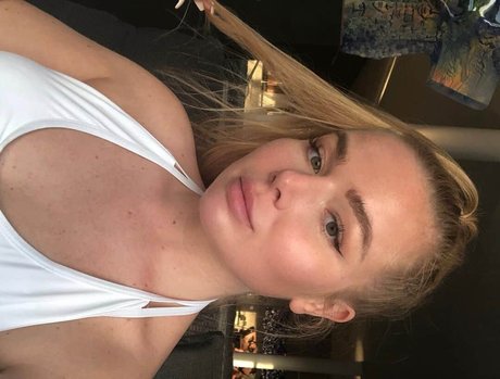 filles célèbres onlyfans nus érotiques photos