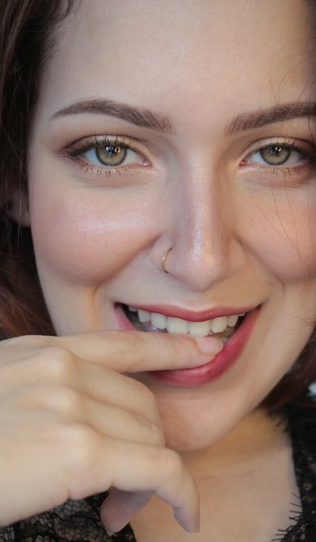 Oriana Leal actrice sexy archive