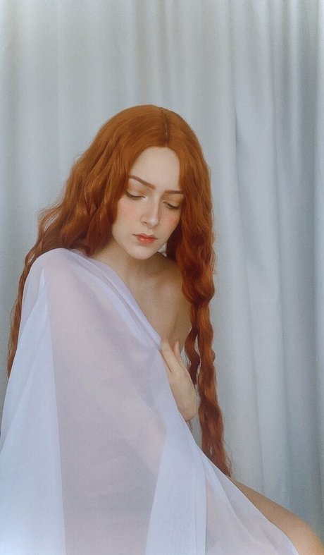 Oriana Leal star exclusive archive