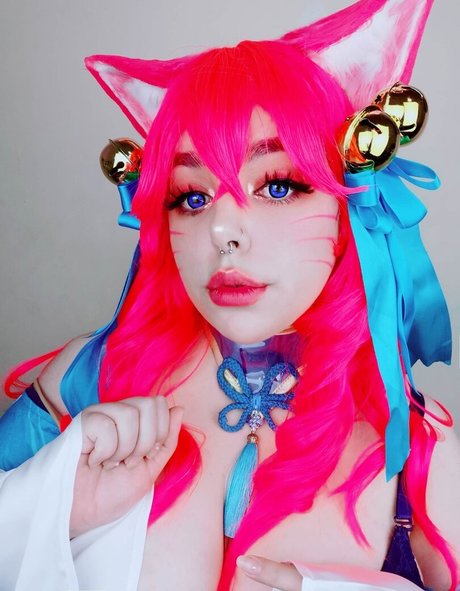 fille courbée dà côté onlyfans exclusif parfait image