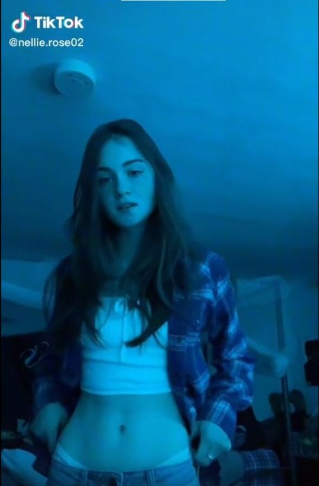 Nellie Rose modèles nus archive