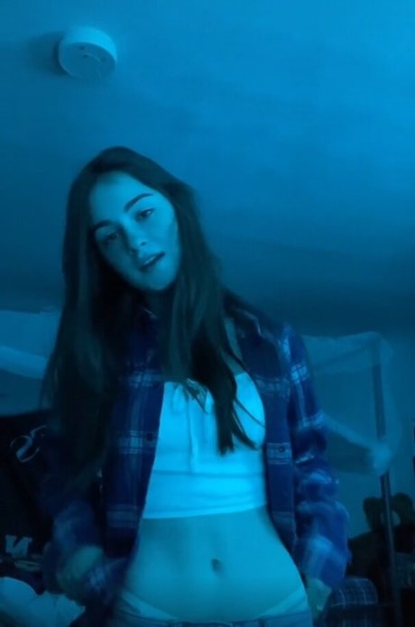 Nellie Rose star du porno chaude des photos