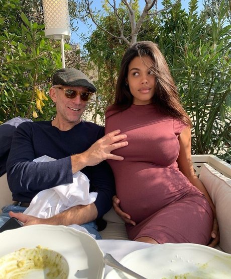 Tina Kunakey modèle parfait image