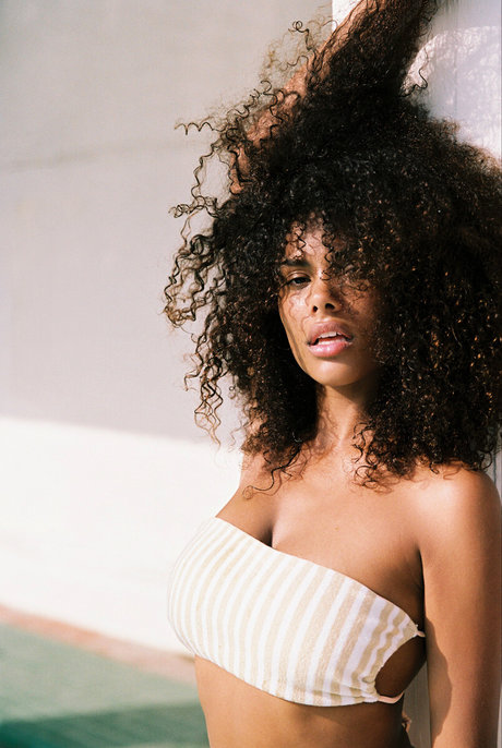 Tina Kunakey modèle img