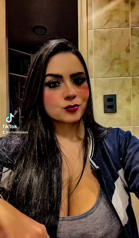 Cris Nikolaus modèle érotique images