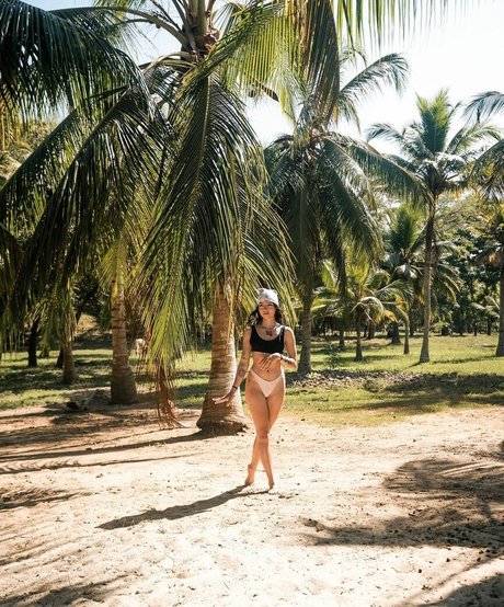 éjacule sur la langue onlyfans art supérieur image