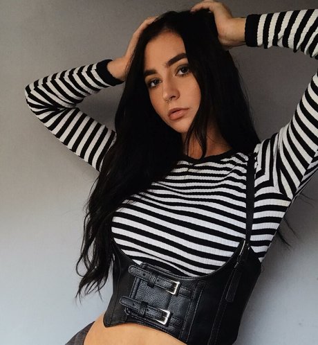 épouse infidèle onlyfans nu sexy photos