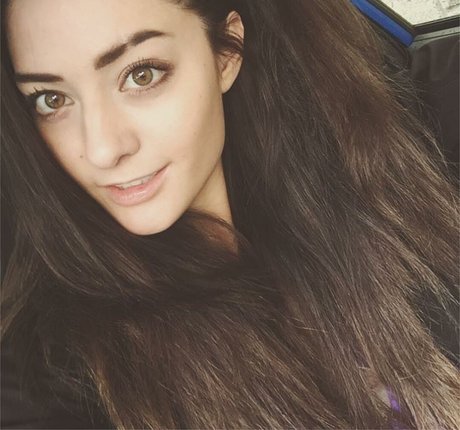 twomgovercsquared actrice nue galeries