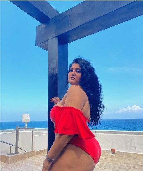 Prettydesibabixo modèle érotique image