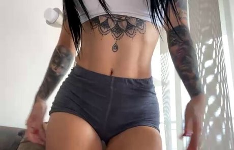 Lara Henao modèle adulte archive