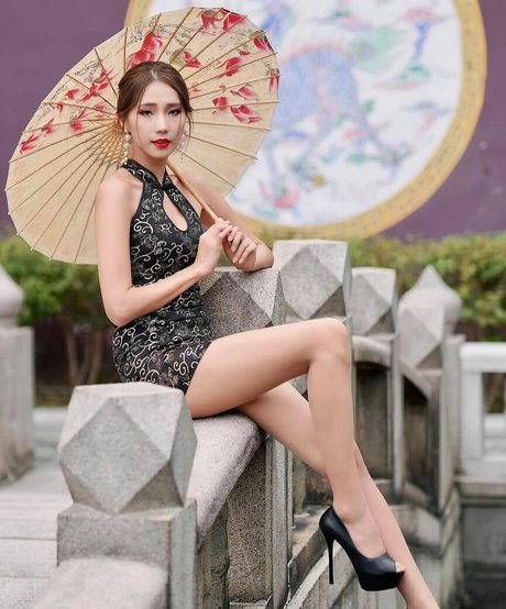 Anita Feifei 11111 art modèle galeries