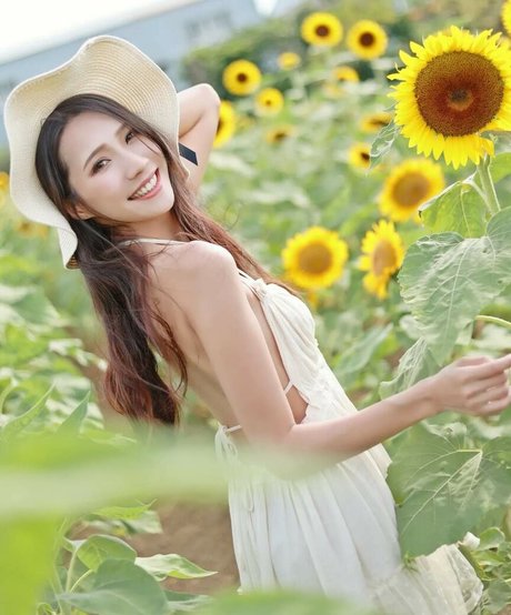 adolescent maigre onlyfans chaud en haute qualité photo