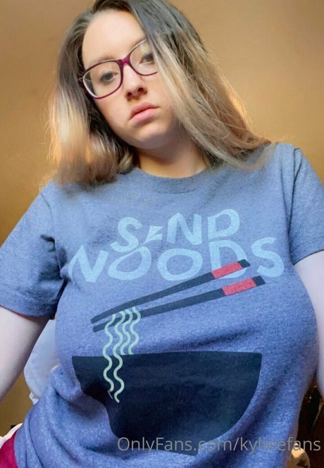 KylieeOW modèle pornographique images