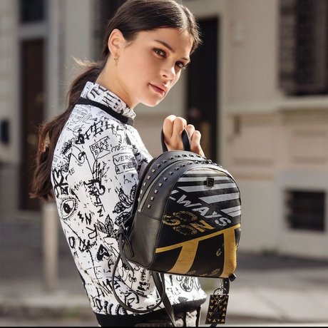 rousse aux gros seins onlyfans assez haute qualité images