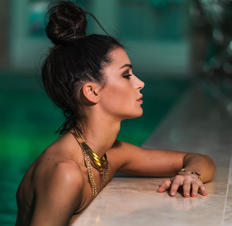 Sandra Dziwiszek actrice libre des photos