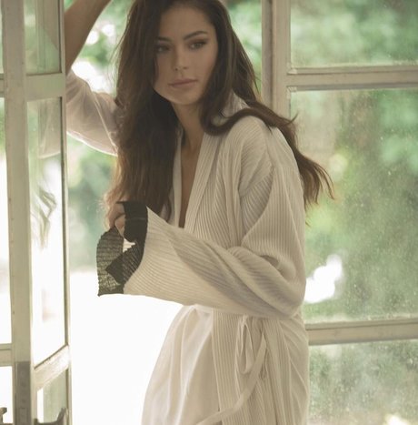 Sandra Dziwiszek modèle chaud collection