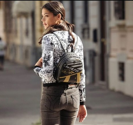 Sandra Dziwiszek modèle pornographique collection