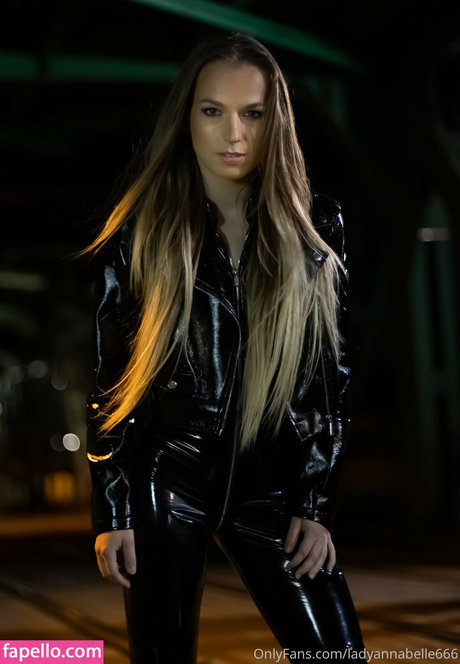 Lady Annabelle étoile magnifique galeries