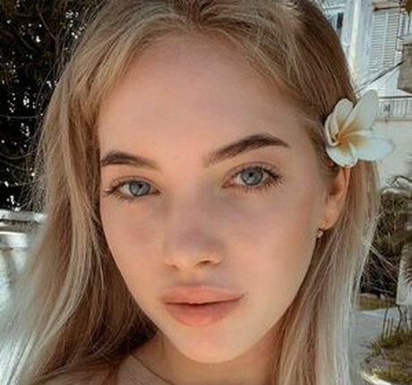 Shamlessrabbit actrice artistique collection