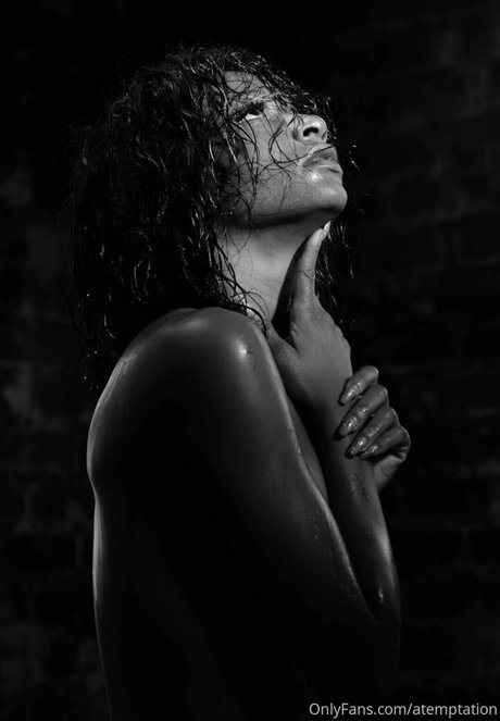 Atemptation Temptation nus étoiles photo