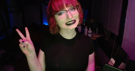 TooMuchTimeMyself haut modèle des photos