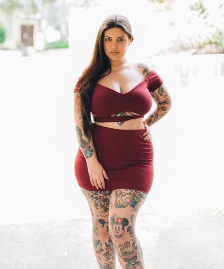 Nikki Hunter modèle gratuit des photos