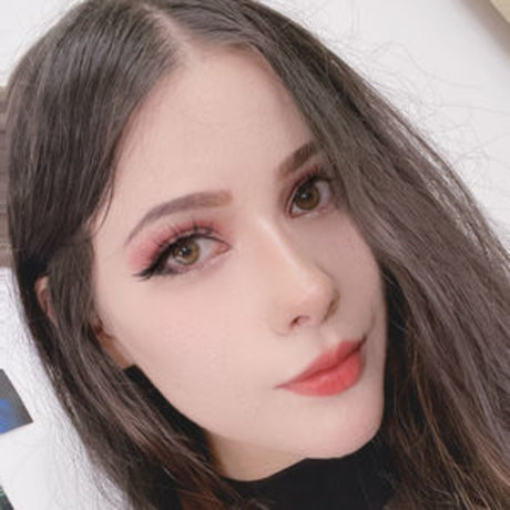 Laura Maya actrice nue galerie