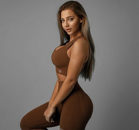 Anya Hryshchenko actrice exclusive img