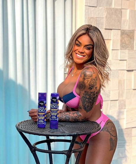 Lais Oliveira étoile magnifique archive