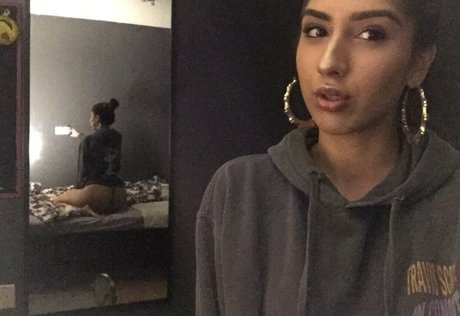 Jasdeep Johal étoile nue collection