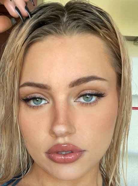 Willow Barbie modèle chaud img