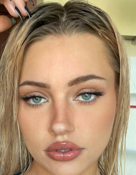 Willow Barbie belle star du porno photos