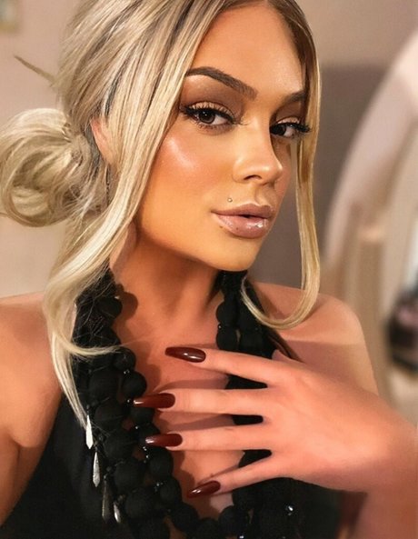 Imogen Loxley modèle xxx photos