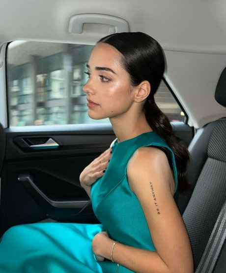 Angela Marmol modèle hd des photos