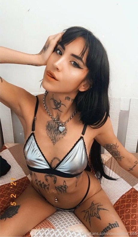 Demonflor étoile sexy des photos