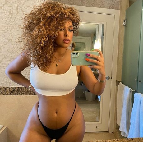 Aisha Thalia actrice artistique photo