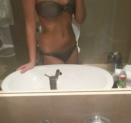 Arty Fakes modèle érotique images