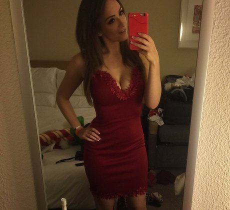 milf aux cheveux noirs onlyfans assez pornographique image