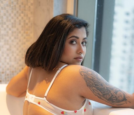 déshabillage onlyfans xxx jolie photo