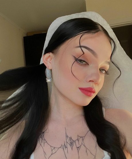 Stussy Montana actrice érotique collection