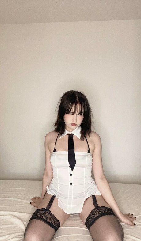 milf aux cheveux noirs onlyfans haut érotique galerie