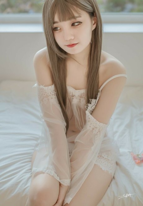 Djawa Jenny actrice sexy photo