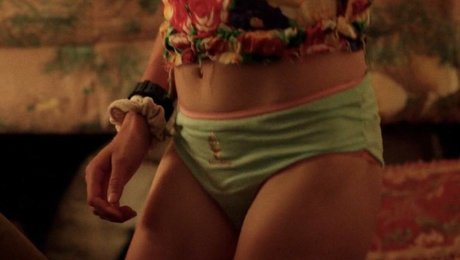 Alexi Pappas star du porno gratuit images