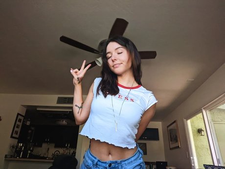 Autumn Farrell jolie étoile img