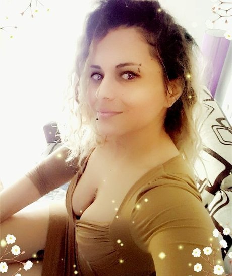 Aroua Dh star du porno en haute qualité img