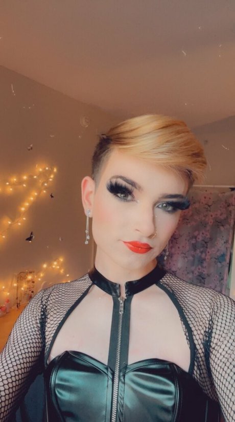 Stephanie Star nus étoiles archive