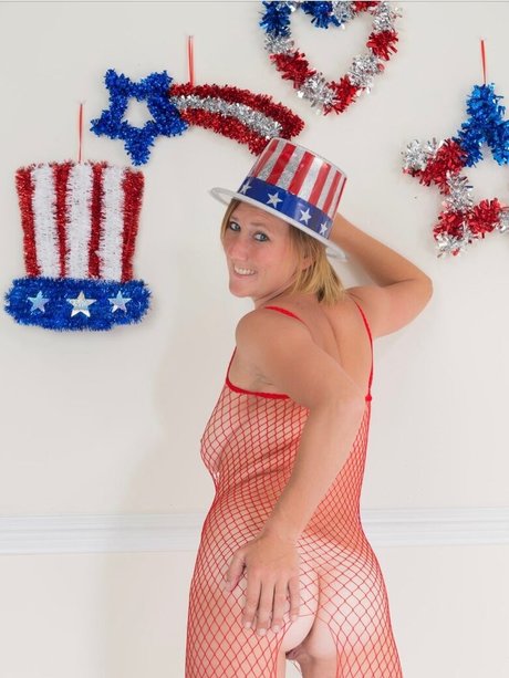 Gndmodel22 étoile nue img