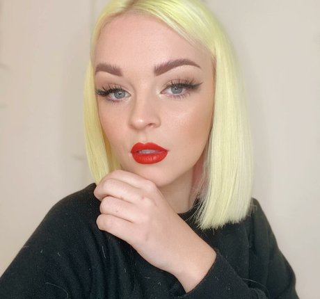 Emily Rose Perrin belle star du porno images