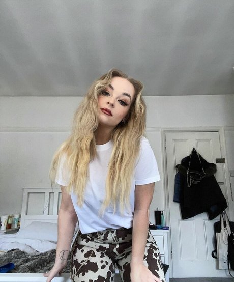 Emily Rose Perrin modèle xxx photos