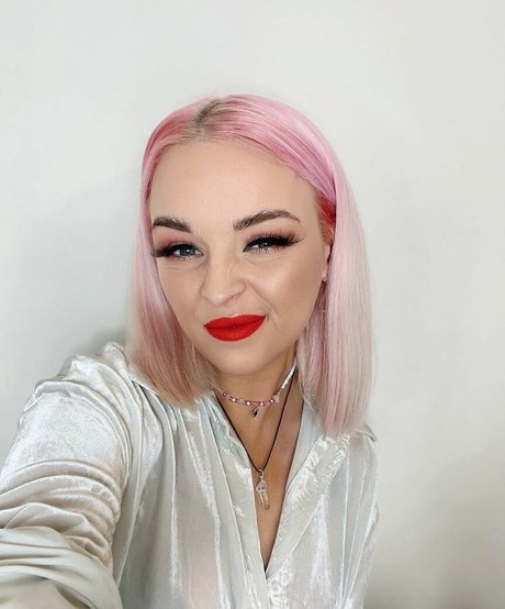 Emily Rose Perrin étoile sexy images